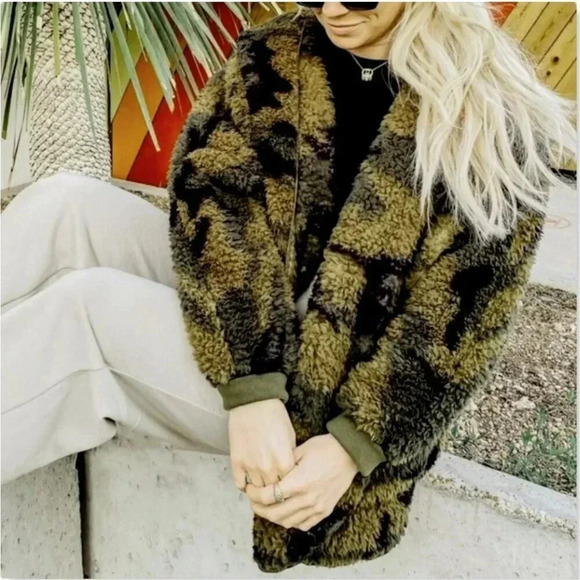 Cozy Camo Print  Sherpa Teddy Coat - Picture 3 of 7